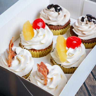 Our Summer Vibes Cupcake package! Includes 2 of each of the following cupcakes:
Tropical Breeze
Sinful Morning
Ol Fashion