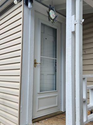 Door complete w/new storm door