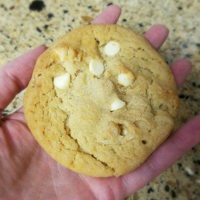 White chocolate chip macadamia nut cookie
