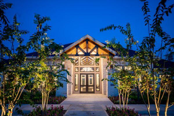 Come tour to see our beautiful clubhouse and lobby area! It's just one of our great amenities!