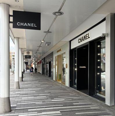 Standalone Chanel fragrance and beauty boutique at Oakbrook Center. Location is to the right as you exit through Macy's fragrance section.