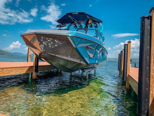 Nautique G23 on a 7,800 LB aluminum Basta boat lift