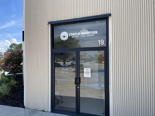 Coastal Nutrion has an exterior door next to the mall's main entrance.