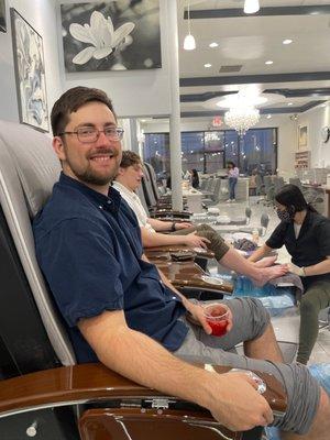 Getting pedicures with the roomies 