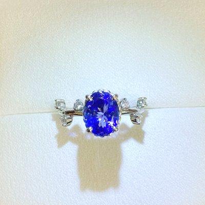 Tanzanite and diamonds ring in 24 k white gold