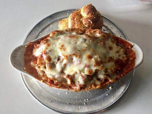 Spaghetti Casserole - comfort food at its best... the garlic knot, a tasty addition... melts in your mouth with buttery garlicky goodness.