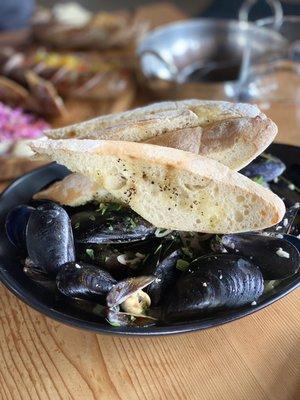 One of their specialties...fresh pot of mussels!