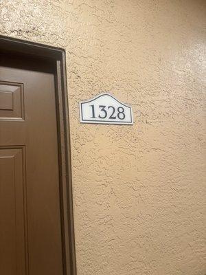 Por si alguien le interesa este es apartamento de las personas que ponen música todos los días a todo volumen, gentuza, sabes dios la educac