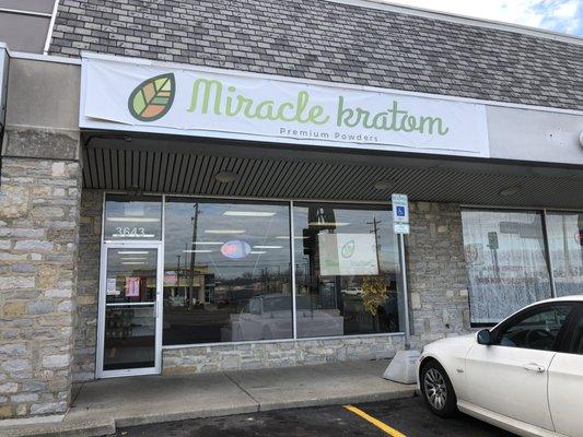 Miracle Kratom Columbus store front
