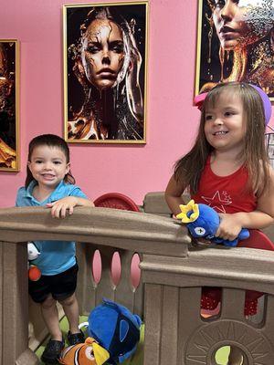 Look at their adorable smiles, only with a great haircut from Miss Wendy