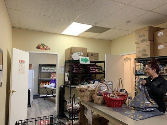 With the assistance of this lovely assistant we get the choice Cereal ( hot or cold). The choice of pet food ( dog or cat ). 3 breads