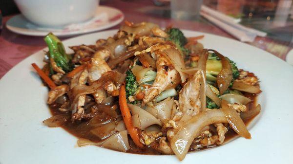 #65 Pad see ew with pork: such a flavorful sweet and salty soy sauce and lots of healthy veggies. My favorite dish!