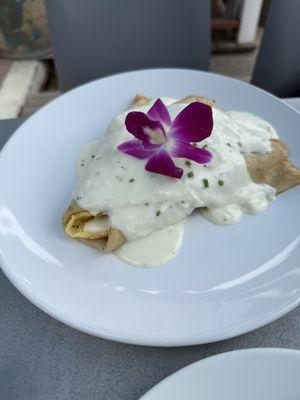 Egg, bacon and cheddar crepe