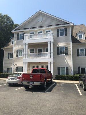 A better attempt at taking picture of back of establishment while stationary.