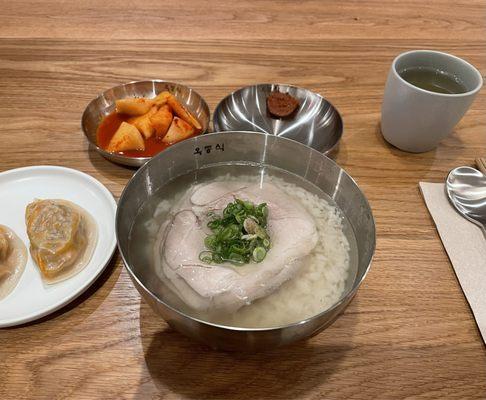 Dweji Gomtang and Kimchi Mandoo