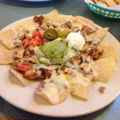 El campo chicken nachos (on the lunch menu)