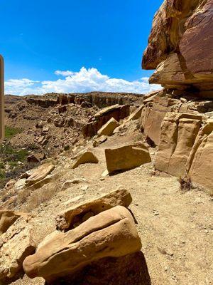 View from the narrow trail along the canyon rim!