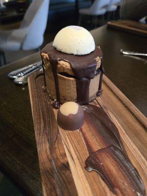 OHIO BUCKEYE $11
Peanut butter mousse, brownie, PB cookie crust, brittle, ganache, Reese's peanut butter cup ice cream.