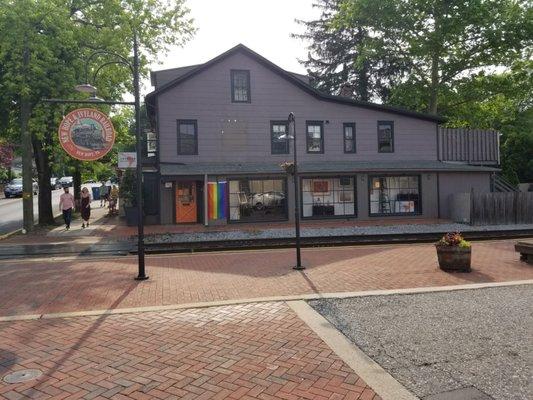 Latnexo Gallery Side Window View by New Hope Railroad