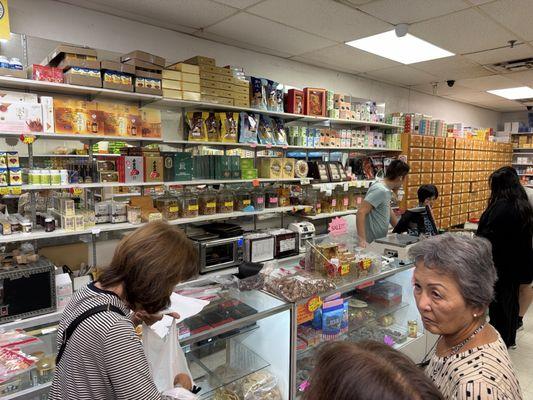 Not surprisingly lots of locals from Hawaii buying abalone and preserved seeds