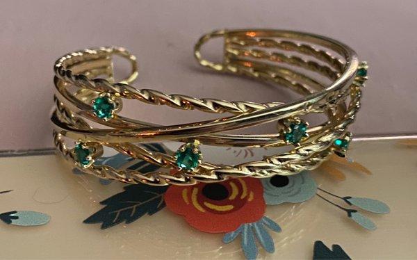 Emerald bracelet created at goldcreations