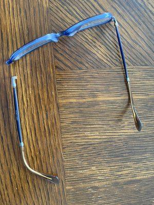 The eyeglass bow that wanted to be set free.