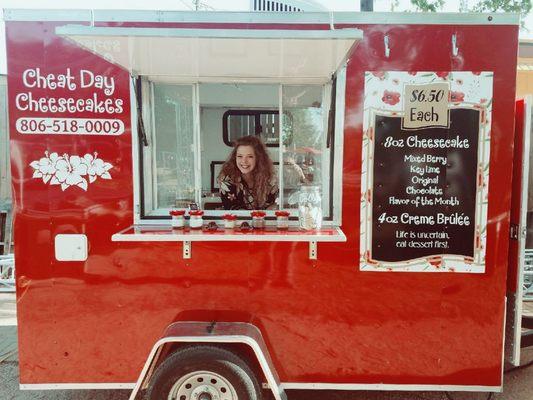 Denton based food truck selling a variety of cheesecake and creme brûlèe all from mason jars!