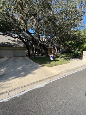 Beautiful 2438 square foot,, 4/2/2 home in Thousand Oaks that showcases a Florida room and pool. Must see!