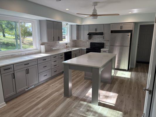 Final countertop - I dare you to find a seam!