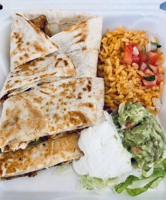 Chicken quesadilla. Muey bien