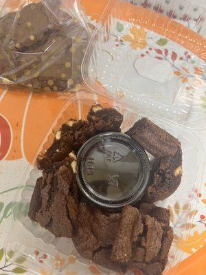 White chocolate chip brownies with some amazing homemade chocolate fudge dip!!