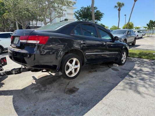 "Es la compra de un carro junk, lo recogimos con grúa como parte de nuestro servicio de compra y remolque en Miami."