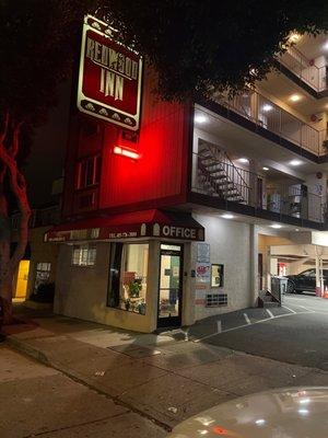 Redwood Inn