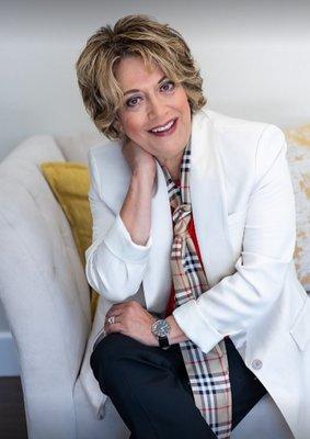 Suzanne Rocha, Broker/Real Estate Expert