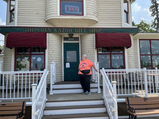 Kazoo Boutique, Factory & Museum