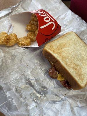 Smoked sausage sandwich and rounds