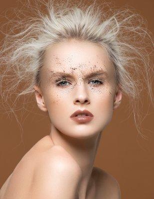 We teach in all kind of makeup looks - also for editorial etc.