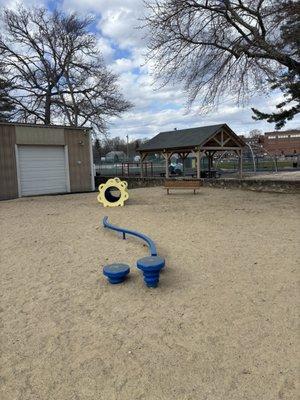 Balance beam and tunnel