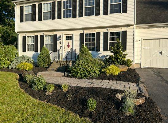 Mulch installations can sharpen any space!