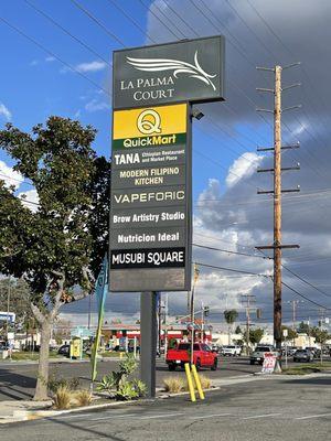 Convenient little strip mall with. QuickMart, Musubi restaurant, and Ethiopian restaurant as the main draws.