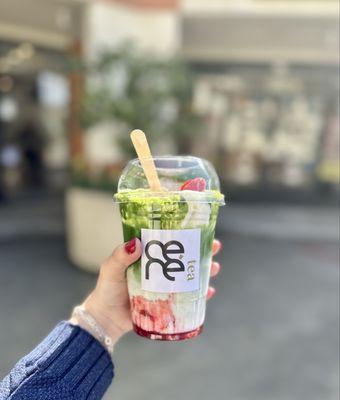Strawberry Matcha Einspanner