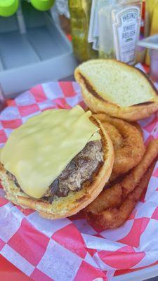 kids cheeseburger & onion rings