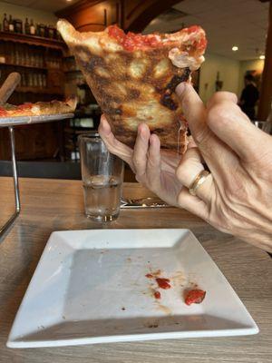 Great bake on the crust. Substantial and crispy. Carries a heavy load with no problem. Outstanding.