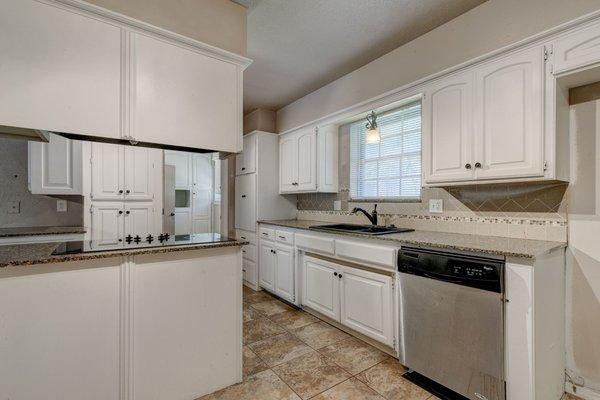 Delightful kitchen interior photos of an Oklahoma City home.