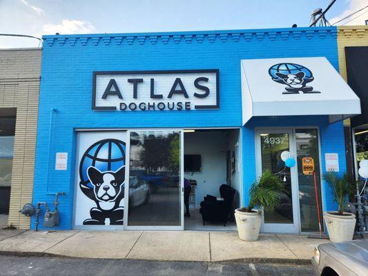Atlas Doghouse