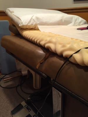 A bit strange to see a mattress topper on the examining chair but I guess it's broken? Not sure...