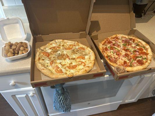 14" Supreme without mushrooms and a classic White