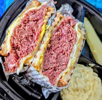 Ali's Arco Home Of Delicious Gyro & Chicago Corned Beef Reuben