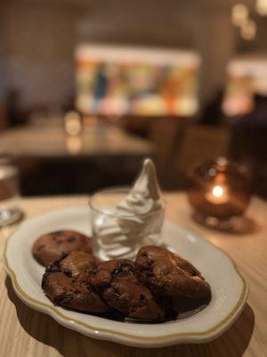 chocolate chip cookies