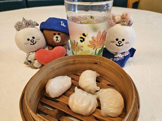 Ha gow... shrimp dumplings... okay...